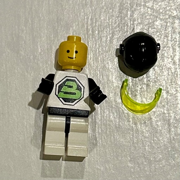 LEGO🚀🧑‍🚀 Blacktron 2 Spaceman Minifigure w/ Jet Pack (sp051 or sp055) - Picture 6 of 16
